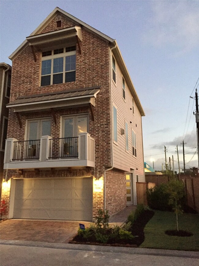 8402 Oak Leaf Point Dr, Houston, TX 77055 - photo 3