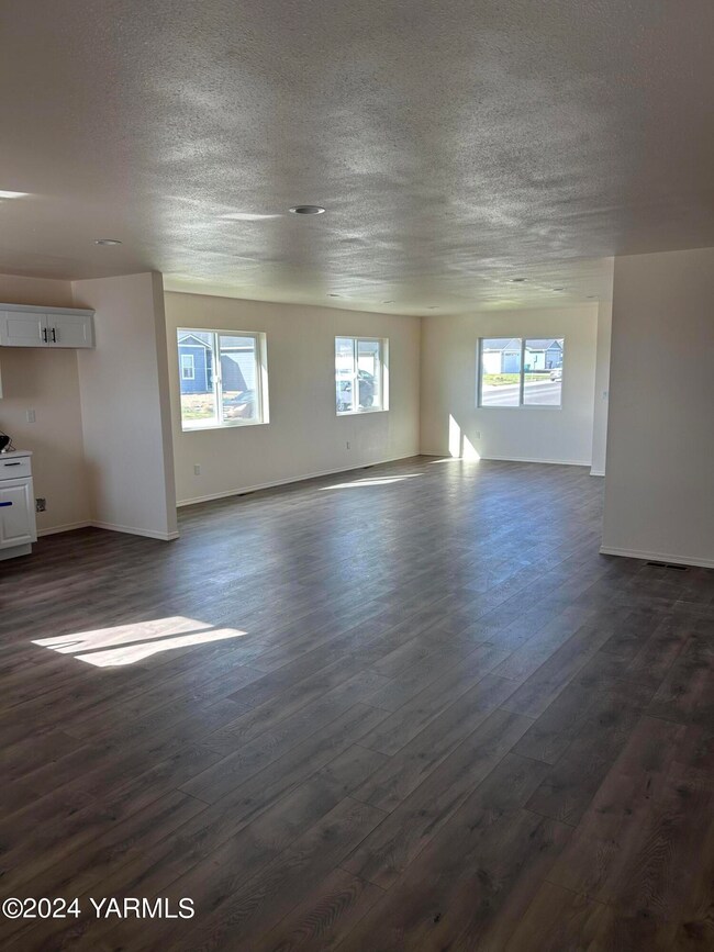 CAD5364A-5AD5-4766-ACA3-70C92C98E4D8