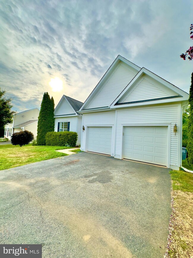 35918 Newberry Crossing Place, Round Hill, VA 20141 - photo 5