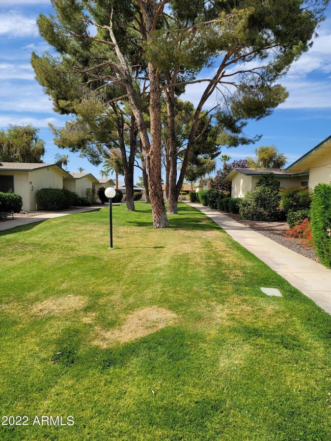 10510 W Highwood Ln, Sun City, AZ 85373 - photo 2