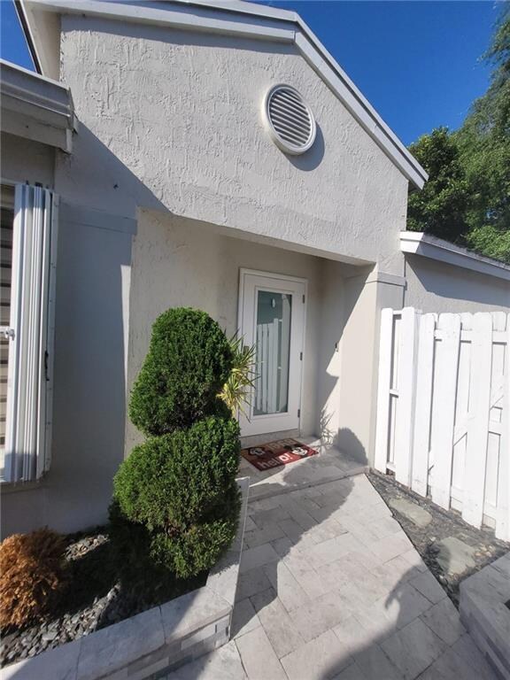 unlisted-address, Davie, FL 33314 - photo 4