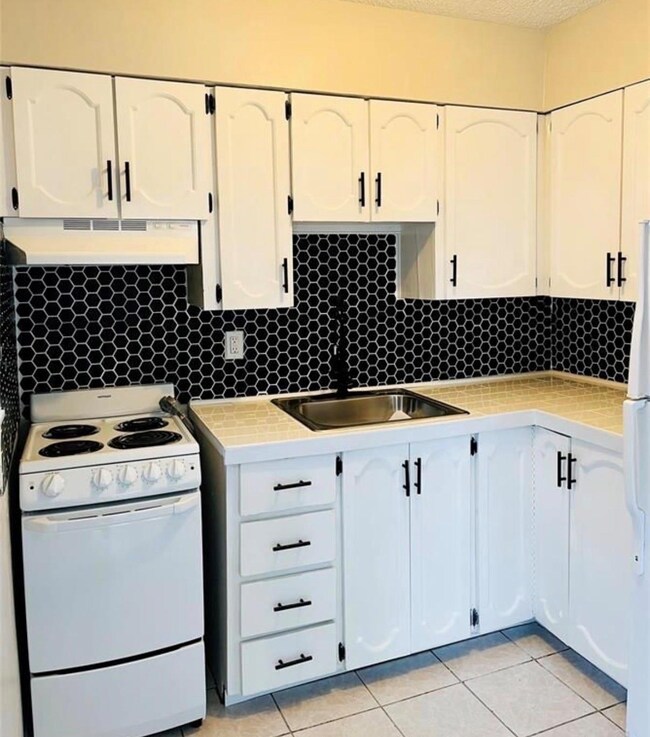 47 SE 13th St unit 2, Dania, FL 33004 - photo 4