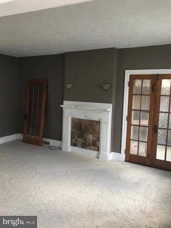 424 S 3rd St, Chambersburg, PA 17201 - photo 5