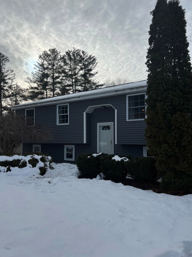 829 S Mammoth Rd, Manchester, NH 03109 - photo 2
