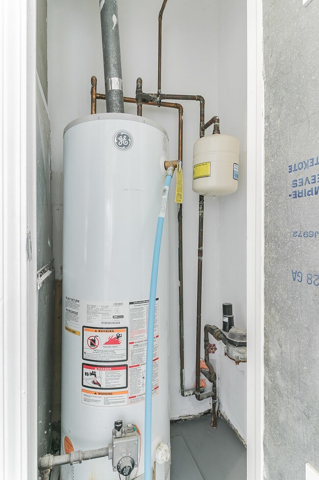 2616 20th St, Zion, IL 60099 - photo 3