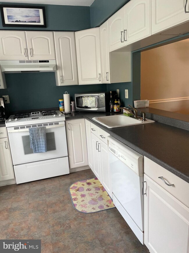 3302B Ramsbury Ct unit B, Mount Laurel, NJ 08054 - photo 6