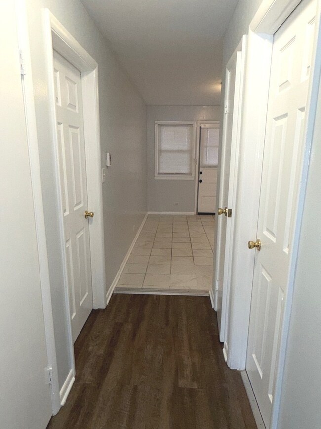 1110 W 18th St unit 1E, Broadview, IL 60155 - photo 4