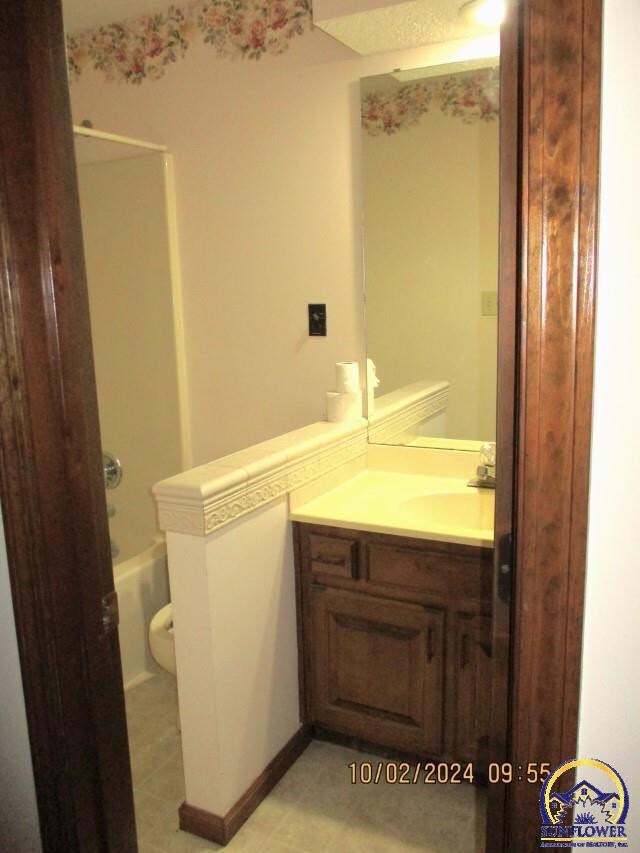 2419 SW Brookhaven Ln, Topeka, KS 66614 - photo 3