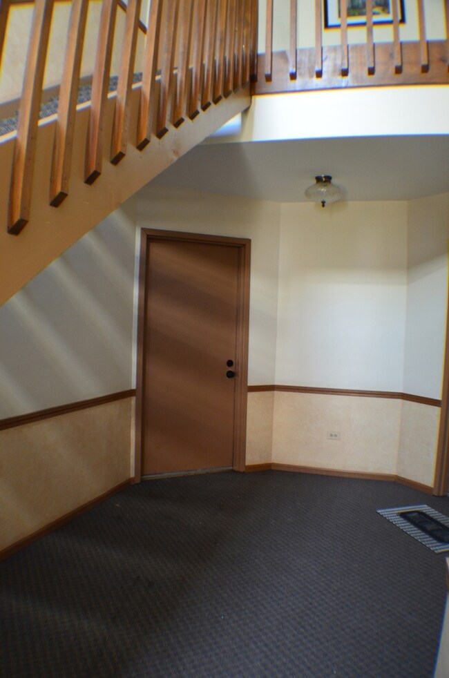 1665 Commodore Ct unit 5, Schaumburg, IL 60193 - photo 3
