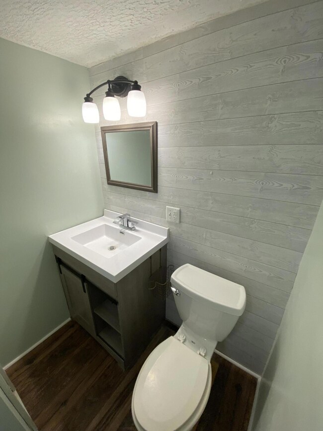 846 E Chestnut St, Lancaster, OH 43130 - photo 2