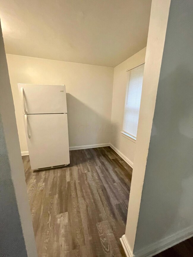 469 N Prospect St, Marion, OH 43302 - photo 2