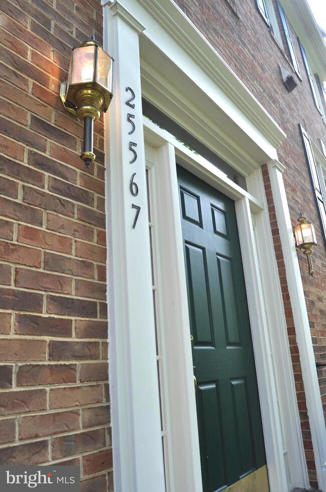 25567 Gwynneth Square, Chantilly, VA 20152 - photo 2