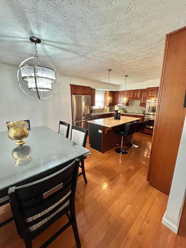 2066 Nobleshire Rd, Columbus, OH 43229 - photo 6