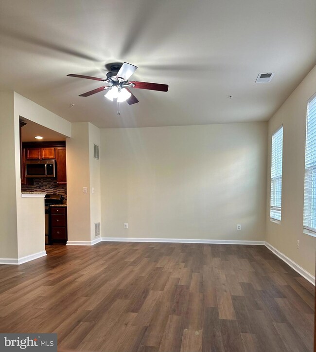 23208 Shaws Tavern Ct unit 2228, Clarksburg, MD 20871 - photo 3