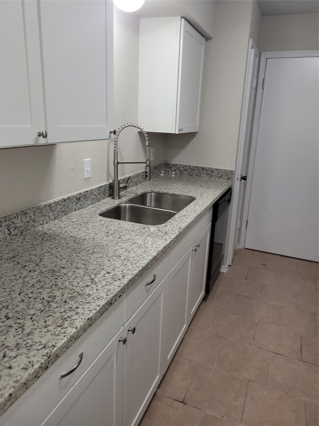 9700 Leawood Blvd unit 1501, Houston, TX 77099 - photo 2