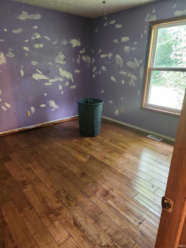 5920 S Phyllis St, Bloomington, IN 47403 - photo 3