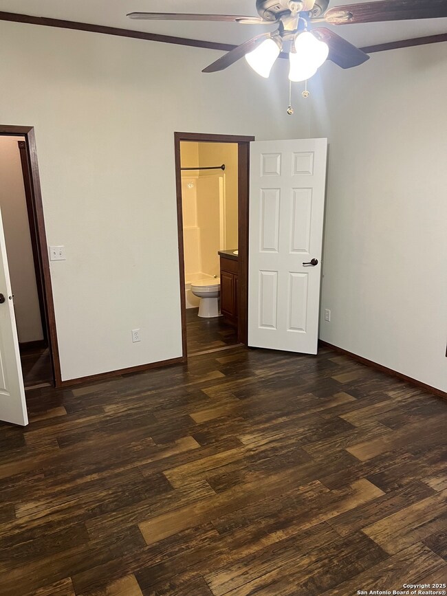 219 Hickory Hill Dr, La Vernia, TX 78121 - photo 6