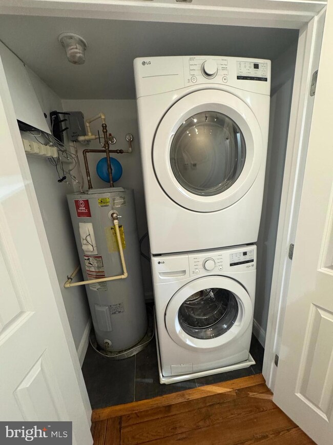 1029 Saint Paul St unit 3RD FLOOR, Baltimore, MD 21202 - photo 7