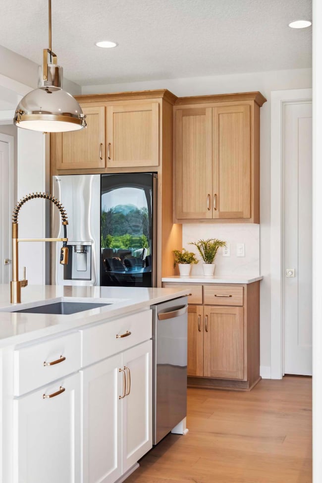 Photo taken from previous model with a similar floorplan.  While similar, some options shown in the picture may not be included in this pricing.  Please ask for a detailed list of included features for this listing.