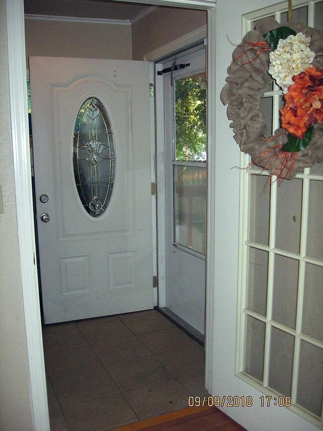 1917 Siskiyou St, Klamath Falls, OR 97601 - photo 4