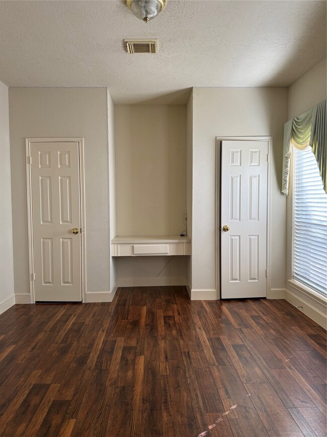 9731 New Kent Dr, Sugar Land, TX 77498 - photo 4