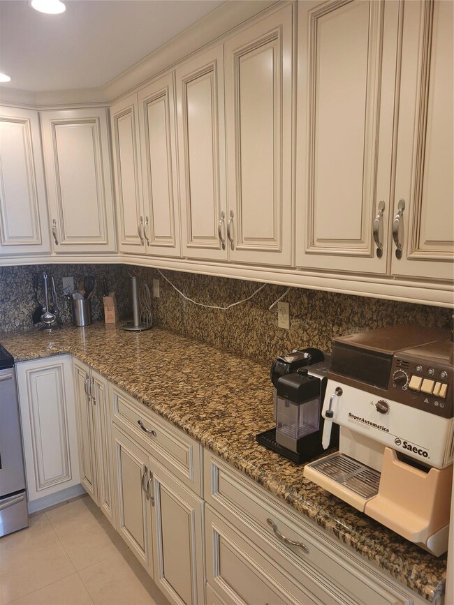 Quadomain Britannia Tower unit 1108, Hollywood, FL 33019 - photo 5