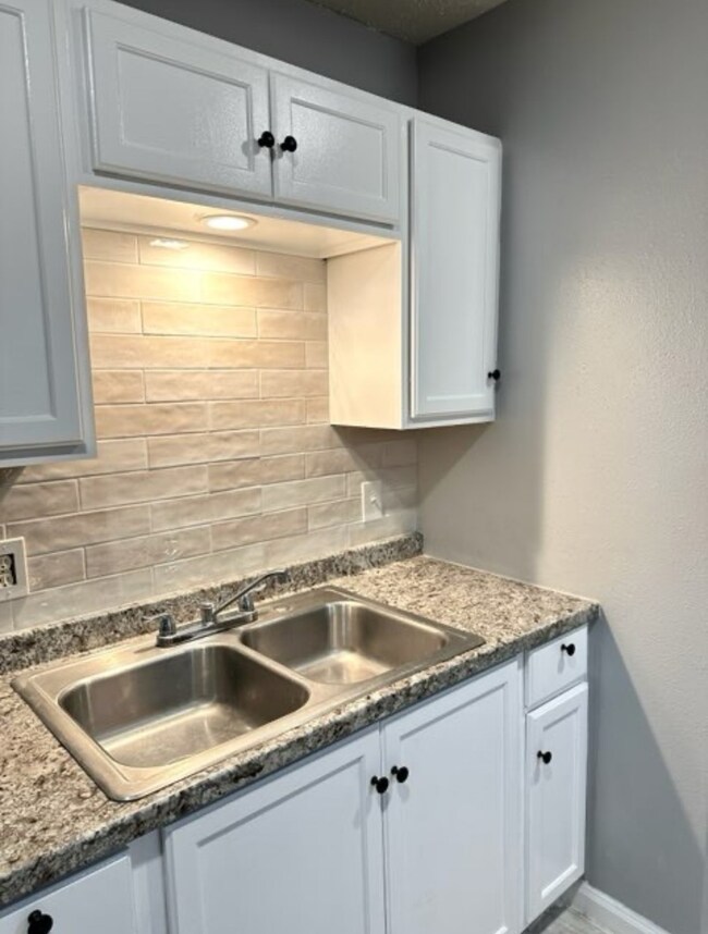 6918 Hirsch Rd unit 6916, Houston, TX 77016 - photo 4