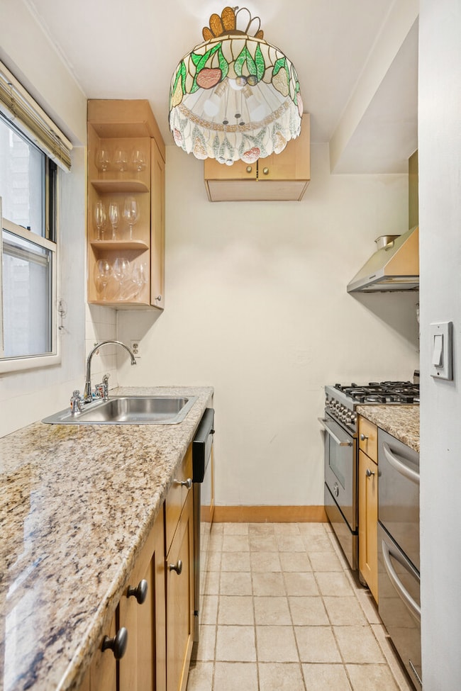 The Manor unit 410, New York, NY 10017 - photo 5