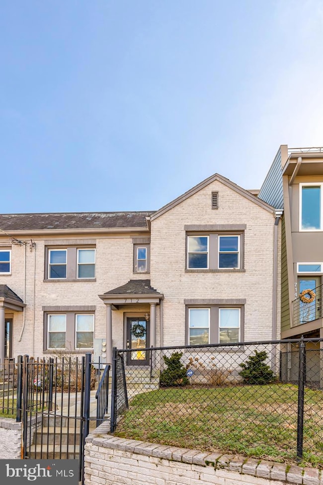 710 Shepherd Rd NW unit 6, Washington, DC 20011 - photo 2