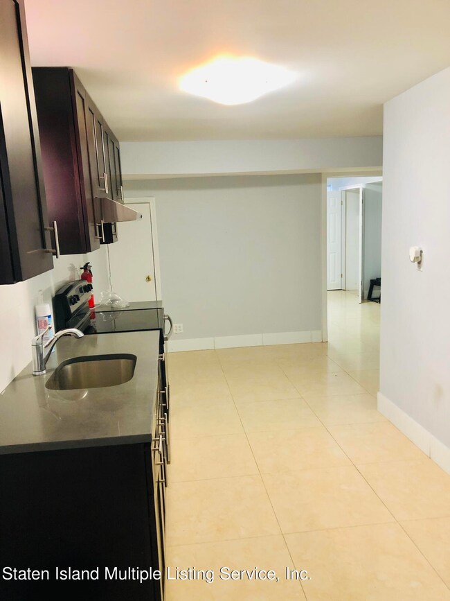 241 Lockman Ave, Staten Island, NY 10303 - photo 7