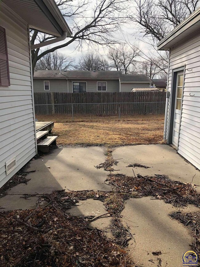 6721 SW Rockpost Rd, Topeka, KS 66619 - photo 3