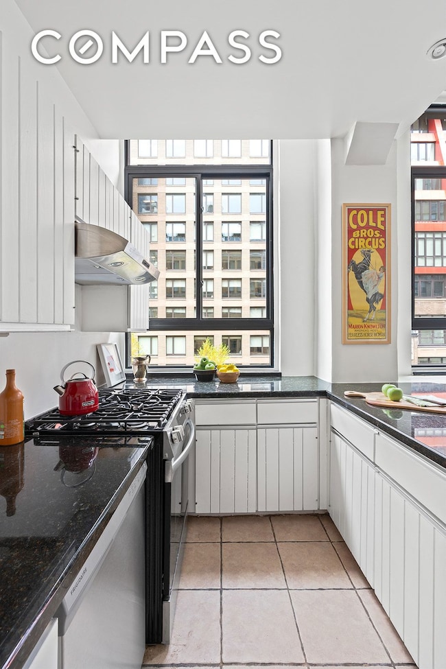 348 W 38th St unit 9-E, New York, NY 10018 - photo 5
