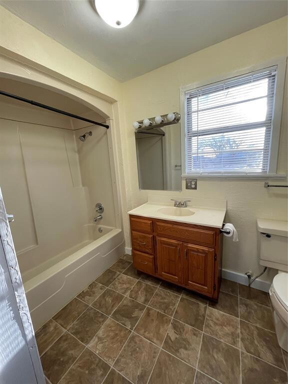 538 E Rock Island Ave, Boyd, TX 76023 - photo 4