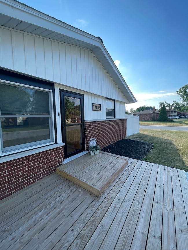 12813 E Playfield Dr, Midlothian, IL 60445 - photo 2