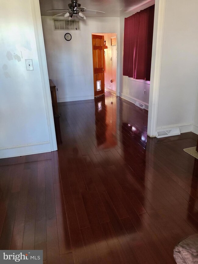 28 W Buckingham Ave, Mount Ephraim, NJ 08059 - photo 3