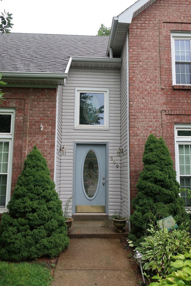 809 Isaac Shelby Cir E, Frankfort, KY 40601 - photo 2