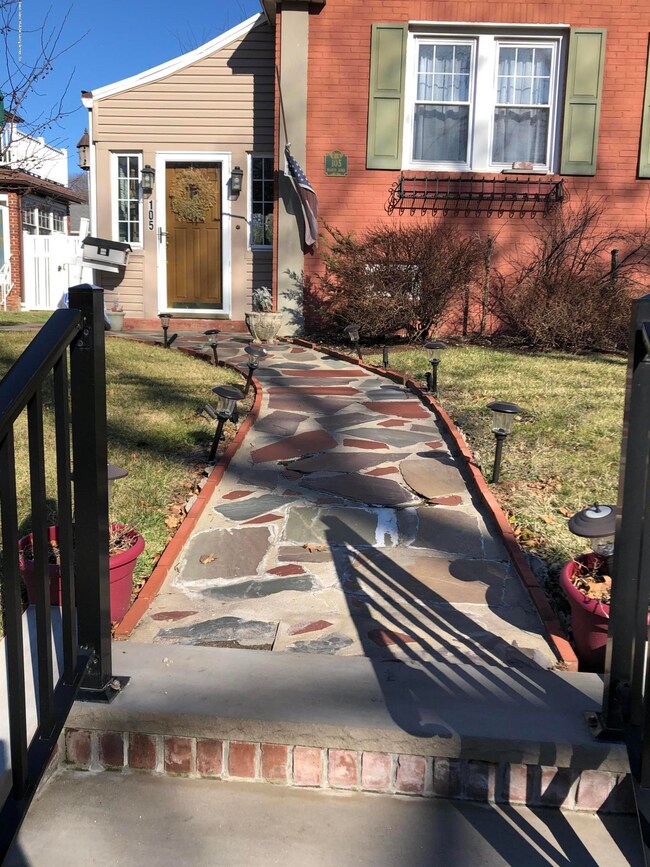 105 Manor Rd, Staten Island, NY 10310 - photo 4