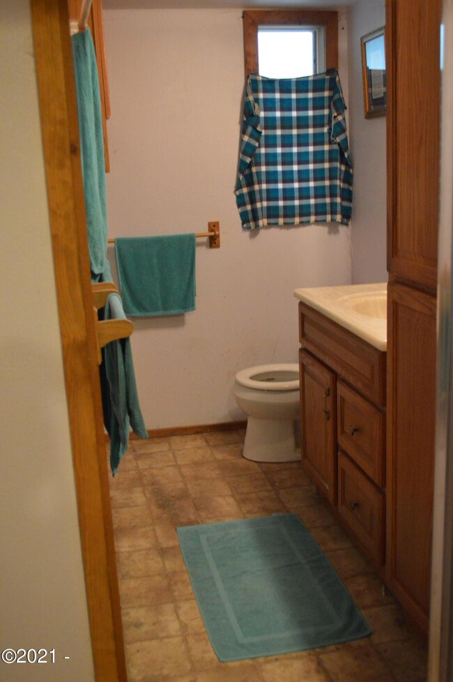 704 SE Quay Ave, Lincoln City, OR 97367 - photo 5