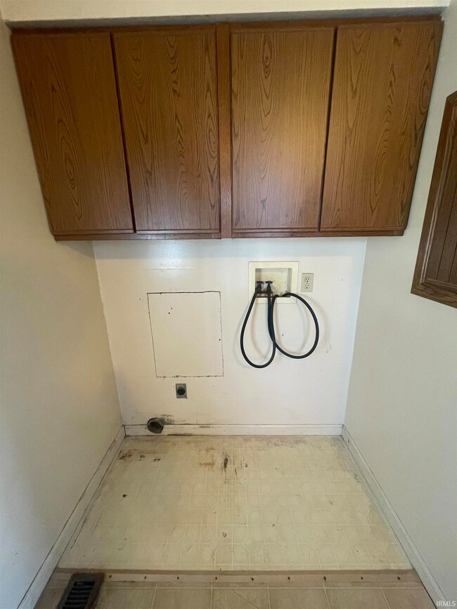 126 Walnut St unit 126 A,B, Marion, IN 46987 - photo 4