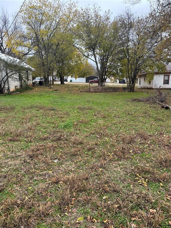 119 W Iowa St, Walters, OK 73572 - photo 4