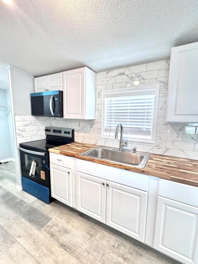 1067 Palm Ct, Okeechobee, FL 34974 - photo 6