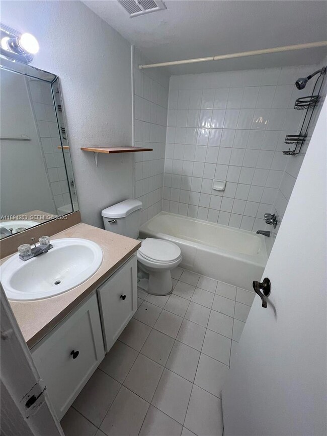 17901 NW 68th Ave unit Q103, Hialeah, FL 33015 - photo 3