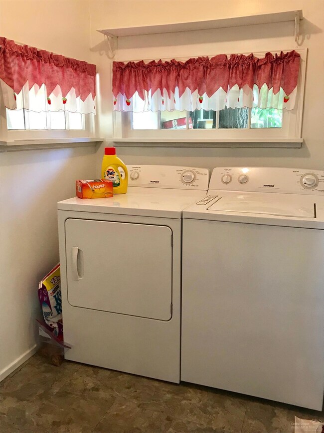 1325 NW Harmon Blvd, Bend, OR 97701 - photo 6