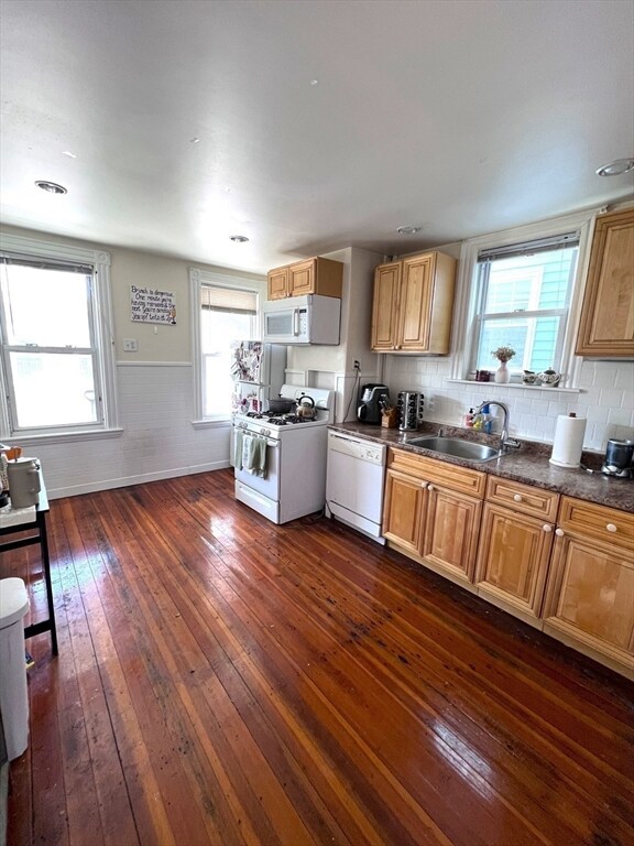 667 E 8th St unit 2, Boston, MA 02127 - photo 5
