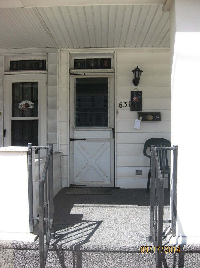 631 E Broad St, Tamaqua, PA 18252 - photo 3