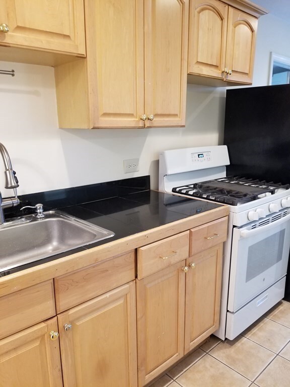 158 Bridge St unit 3, North Weymouth, MA 02191 - photo 4