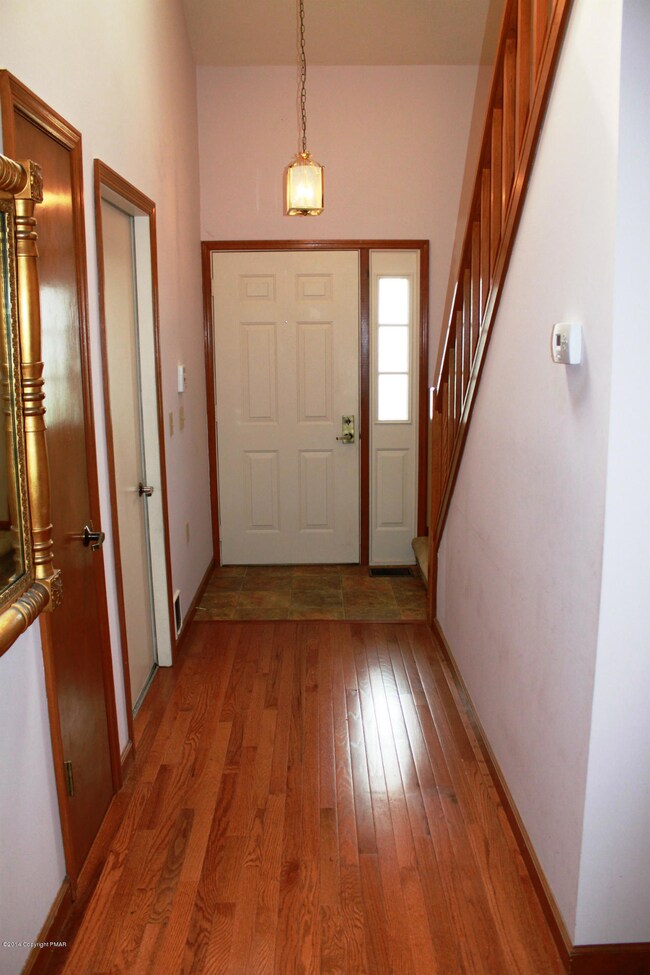 118 Duck Hollow Cir, Stroudsburg, PA 18360 - photo 2