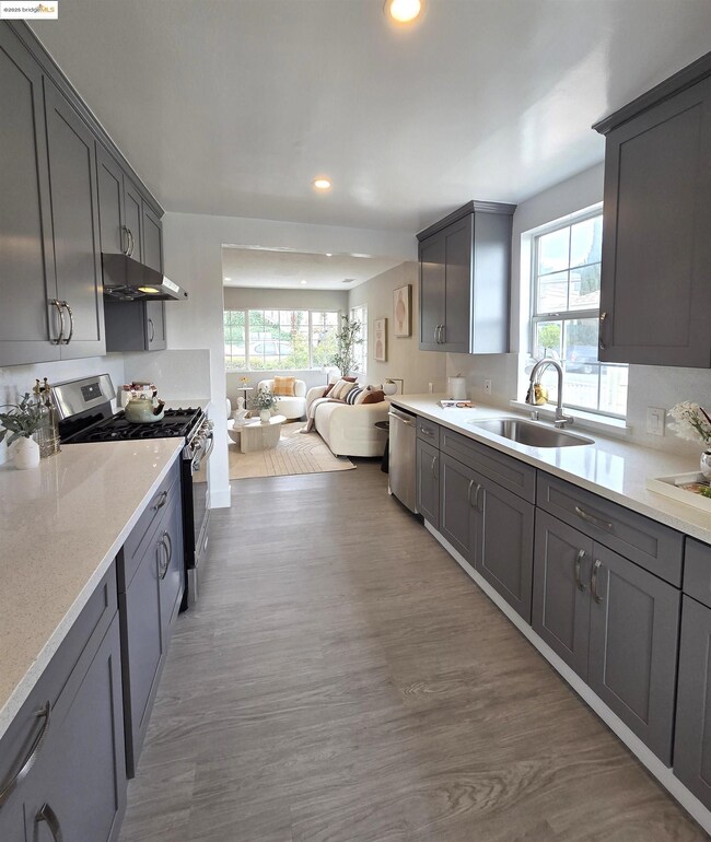 14851 Boulevard Ct, San Leandro, CA 94578 - photo 5