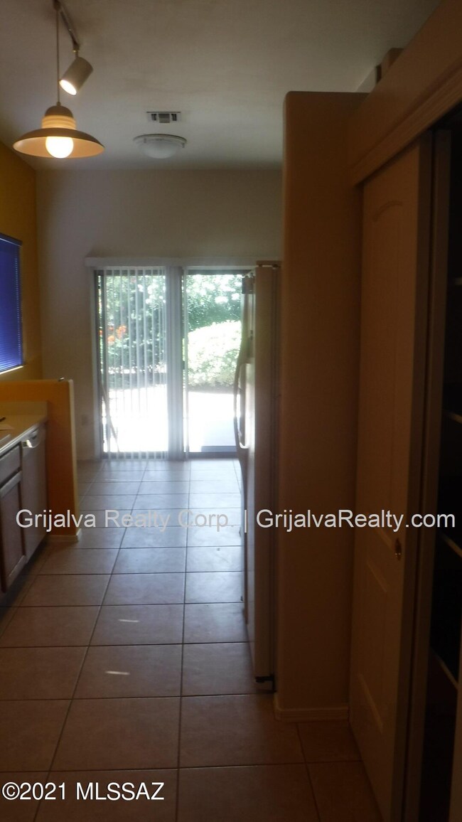 991 W Via de la Fonda-13