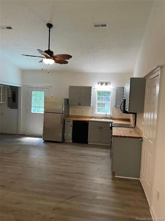 9014 Marlfield Rd, Gloucester, VA 23061 - photo 2